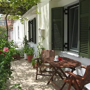  Appartamento Nostalgia A In 50 Metres From The Sea